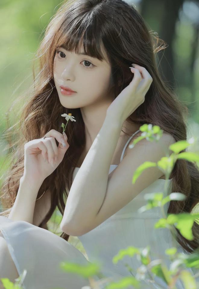 女班长自愿脱裤子给我